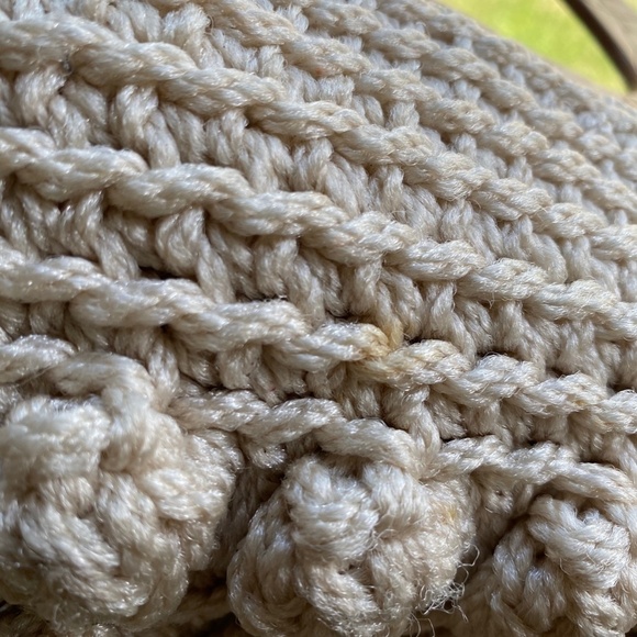 𝅺VINTAGE style knit purse, wood handles with bird and flower motif - Picture 10 of 10